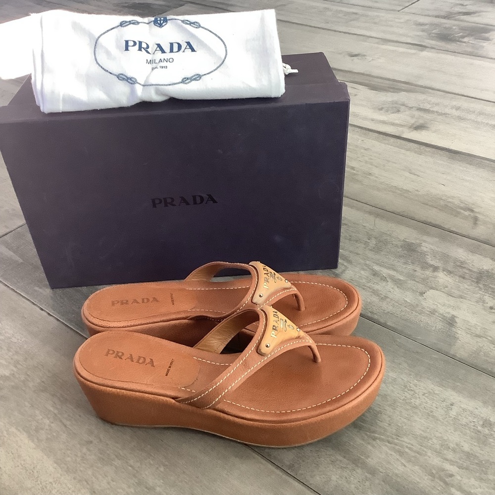 Auth. Prada logo T strap wedge sandals - Picture 4 of 6